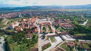 Pentru a vizita lăcașele sfinte este necesar de îmbrăcăminte decentă (pentru femei broboadă sau eșarfă, iar la bărbați nu se acceptă pantalonii scurți). Autoritatea Nationala Pentru Turism Vede Un Viitor Turistic Bun Pentru Alba Iulia Viziteaza Alba Iulia