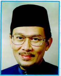 Berikut adalah susunan menteri kabinet malaysia iaitu anggota jemaah menteri dan timbalan menteri persekutuan terkini bagi tahun 2020. Deputy Prime Minister Datuk Sri Anwar