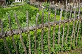 Es gibt sie aus holz, metall,. Zaune Machen Garten