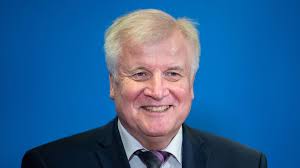 Er befinde sich in häuslicher isolation und habe aktuell keine symptome, sagte sein sprecher. Klimaschutzbewegung Seehofer Lobt Fridays For Future Zdfheute