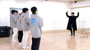Under nineteen features trainees who are aged below 19 years old. Bts J Hope Appears As A Mentor On Mbc Variety Show Under Nineteen Bts News And Updates