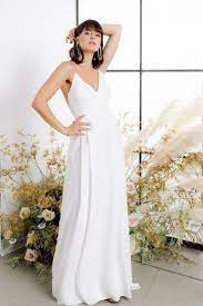 Sorgenfrei spontan bei crusz berlin. Modernes Brautkleid Feminin Elegant Lassig Hochzeitskleider Aus Der Kisui Berlin Kollektion