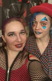 Are there any circus sapphics who want to post a cute photo?