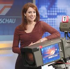 Sport kommentator anbieter von lehrgängen zum sportjournalisten. Ard Moderatorin Monica Lierhaus Das Kronjuwel Der Sportschau Welt