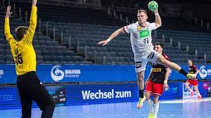 Perfect for play in the schoolyard, backyard or anywhere with a wall and a hard surface, handball is a. Handball Deutschland Schlagt Osterreich Mit 32 20