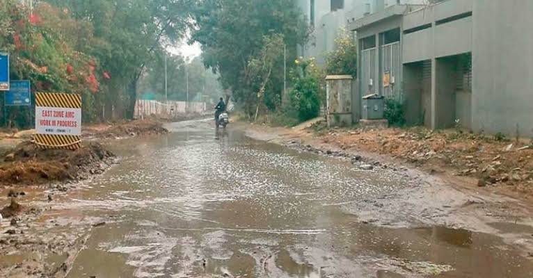 Ahmedabad: Sewers overflow during storm water line work in Nikol | Gujarat  News | Sandesh
