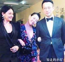 @hsiyuanhsu @xiaofei1911 据台媒透露大s 向媒体证实与汪小菲 婚变，目前两人正在办离婚手续。然而汪小菲却向媒体回应：我不知情。… æ±ªå°è²é­å°sé è‚©ç§'å˜è¡¨æƒ…åŒ… å¤§så'å¾®åš çœ‹å¥½æˆçš„æˆ' æ–°é—» è›‹è›‹èµž