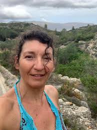 Hola I am Alexandra, live in Costa Blanca and would love to meet a  like-minded beautiful soul. My wish is to bring more love and balance into  the world together ❤️ preferably