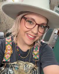 KNOXVILLE, TN Color Specialist (@hairbycourtneymw) • Instagram photos and  videos