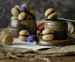 I biscottini devono essere infornati quando il forno ha raggiunto la giusta temperatura di cottura cioè 160°c. Baci Di Dama Il Dolce Di Alice