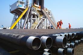 A petroleum engineer (also known as a gas engineer) determines the most efficient way to drill for and extract oil and natural gas at a particular well. Petroleum Engineering Consulting Ensuring A Sustainable Fuel Supply
