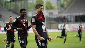 Robert lewandowski steht kurz davor, den « ewigen » rekord von gerd müller zu knacken. Robert Lewandowski Stellt In Freiburg Mit Seinem 40 Saisontor Den Gerd Muller Rekord Ein Eurosport