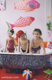 Lampions Carpe Petit Pan Dans Cette Salle De Bain Inattendue Lampion Peter Pan Style Deco