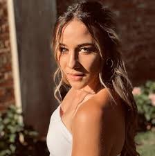 Hartjie' is my nuwe treffer saam met Armand Hofmeyr. Julle sal mal wees  daaroor!! Gaan luister gerus  hier👉https://www.youtube.com/watch?v=H81tdxYZqyo 🎤🎤Bespreek 'n privaat  optrede deur my en Armand vir jou volgende spesiale geleentheid, mark