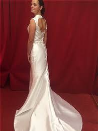 Dieses brautkleid bringt die kurven perfekt zur geltung. Brautmode Brautkleider Herrenmode Abschlussballe Festmode Abendmode Schuhe Carawoman Man