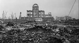 Supravietuitorul atacurilor nucleare de la hiroshima si nagasaki, numit cel mai norocos om din lume, tsutomu yamaguchi, povesteste chinurile prin care a trecut in cei 16 ani in care a purtat bandaje din cauza arsurilor provocate in acea zi neagra. Documentar Istoria NeagrÄƒ A UmanitÄƒÅ£ii Hiroshima Si Nagasaki Radio Romania Cultural