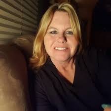 Kim Lowery's Instagram, Twitter & Facebook