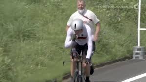 Sportdirektor patrick moster wollte nikias arndt beim olympischen zeitfahren motivieren. Kiwdbty6uem4mm