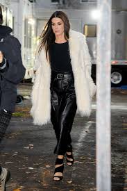 With sandra bullock, cate blanchett, anne hathaway, mindy kaling. Sandra Bullock Looking Fancy In Fur For Ocean S Eight In New York 9 11 2016 Celebmafia