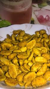 Menjadi lebih enak lagi jika dibuat dengan tambahan cabai yang membuat pengalaman menyantap kwetiau goreng menjadi lebih nikmat lagi. Namakucella Kacang Goreng Tepung Pedas