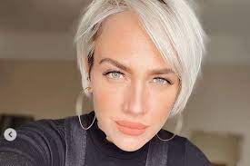 Betegsége miatt tóth gabi csak két vakcina közül kaphatott. Gabi Toth Showed How Hot She Is In A Body Fitting Editing The Shape Of A Bomb Is Praised Hungarian Star Archyworldys