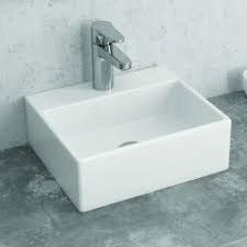 Foto lavabi di costo contenuto è di forma quadrata il lavabo da appoggio edge di leroy merlin in ceramica bianca con troppopieno. Lavabo Da Appoggio A Prezzi Economici Kamalu