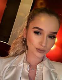 Lara Brunner's Instagram, Twitter & Facebook