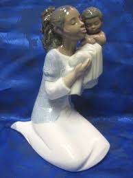 This piece is part of our historical collection, but we do not have more units for sale. In Loving Arms Mother Child African American Nao Lladro 1659 African American Artwork Lladro African American Figurines