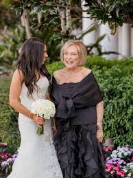 A popular unconventional look among mothers of the brides. 51 Mother Of The Bride Hairstyles We Love For Moms In 2020