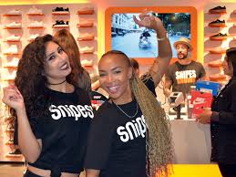 From middle english snipe, snype (a type of bird), from old norse snípa, as in mýrisnípa (moor snipe). Erster Snipes Damen Eroffnet Im Messepark Dornbirn Vol At