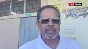 Municipales 2025 : Abdool Razack Maderbocus, candidat indépendant au Ward 3  de Curepipe, Le candidat indépendant Abdool Razack Maderbocus s'est  présenté au Ward 3 de Curepipe, à l’école St Jean Bosco ...