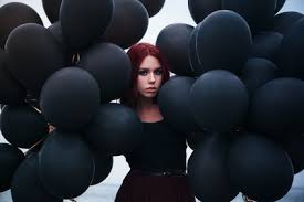 Und jetzt hab ich ein problem, da die party draußen statt findet hab ich jetzt keine ahnung was ich anziehen soll weil das wetter nicht mehr so schön ist ! Black And White Party Ideen Outfits Deko Tipps
