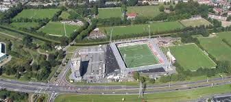 Je trouwe viervoeter is er altijd voor jou, wij staan klaar voor woon je in (de buurt van) almelo en zoek je professionele zorg voor je huisdier? Polman Stadion Heracles Almelo Football Tripper