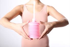 Cara tersebut adalah bercinta dengan posisi tertentu. Wanita Perlu Tahu Ini Bahayanya Vaginal Douche