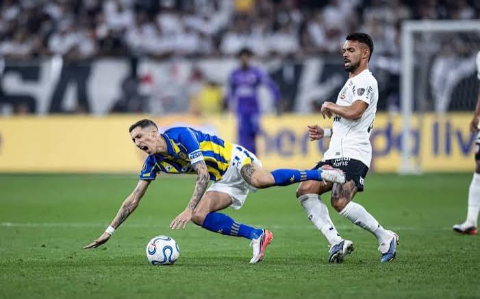 Corinthians x Rosario Central: ex-&aacute;rbitro analisa expuls&atilde;o de Raniele