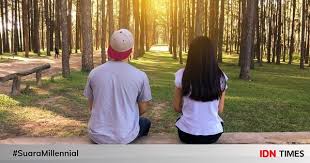 Dari sudut pandang yang lain, ada juga lelaki yang tunjuk sayang hanya pada luaran sahaja. 5 Tanda Cowok Yang Sedang Jatuh Cinta Diam Diam