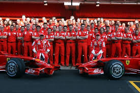 Als fünfmaliger weltmeister stellte er damit einen rekord auf, der erst im jahre 2003 von michael. 1 Fahrer Teamchef Co Das Ist Das Beste F1 Team Aller Zeiten