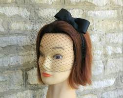 Velo negro de jaula de pájaro con arco púrpura