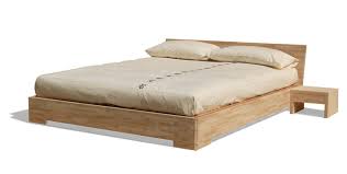 Letto classico con testata capitonnè grande inserita all'interno di una cornice foglia oro, argento anche un letto capitonnè con testata alta imbottita decorata da una cornice in legno massello struttura base letto: Letto In Legno Con Box Contenitore Idfdesign