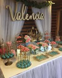 Ideas Para Decorar La Mesa Principal De Xv Anos Fiesta De 15 Decoracion Decoracion De Quinceanos Decoracion De Unas