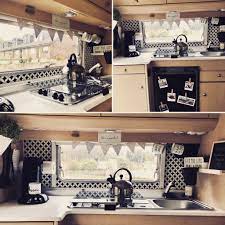 kuche im wohnwagen wohnwagen renovieren wohnwagen vintage camper