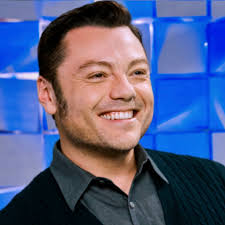 Benvenuti a #Verissimo! 😍 Lo stavamo aspettando tutti ed è arrivato il  momento di vivere grandi emozioni con... Tiziano Ferro 🎶