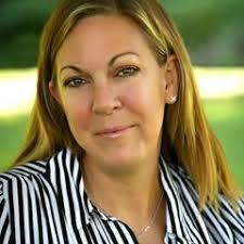 Michele Decoteau's Instagram, Twitter & Facebook