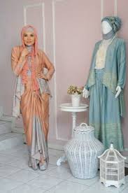 Koleksi lininya mewakili gaya streetwear yang cocok dengan cowok masa kini, mulai dari sweater, hoodie, topi, sampai sneakers. Design Busana Baju Muslim Untuk Ke Pesta Model Masa Kini Gaya Hijab Busana Islami Model Pakaian Muslim