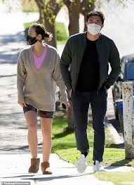 Golding has been a presenter on bbc's the travel show since 2014. Henry Golding And Wife Liv Lo Run Errands In La After Announcing They Re Expecting Their First Child Aktuelle Boulevard Nachrichten Und Fotogalerien Zu Stars Sternchen