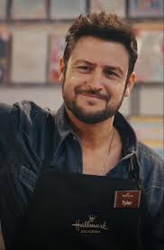 I have finally signed back to Hallmark. If you're happy to see me back can  I get a “ WELCOME BACK “ I love you all 📸💕