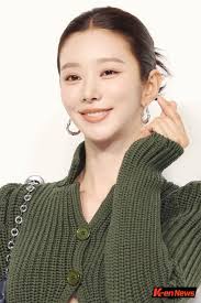 Lee Joo-bin Highlights Toned Abs with Flawless Proportions < Photo News <  기사본문