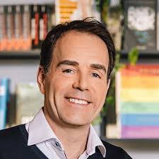 Benjamin Harris's Instagram, Twitter & Facebook