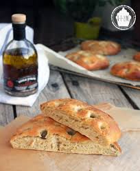 Q E Zine Focaccia Aux Olives Romarin Et Huile D Olive Parfumee Focaccia Romarin Miam