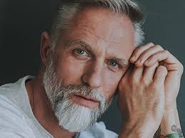 Ansia de canas: cuando los modelos masculinos quieren que les salgan para  subir su caché